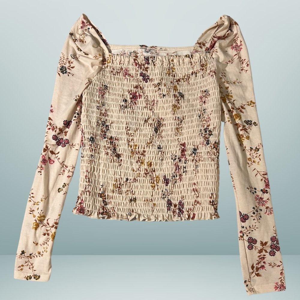 Art Class long puff sleeved floral shirt smocked, hit above the waist